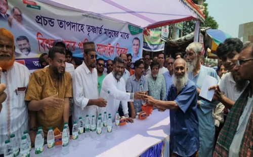 চারটি পয়েন্টে চলছে বিশুদ্ধ পানি ও খাবার স্যালাইন বিতরণ