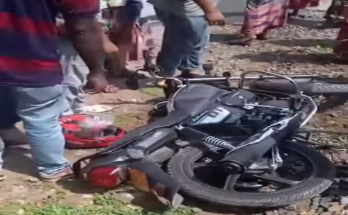 দর্শনায় ট্রেনের ধাক্কায় কেরু চিনিকলের সিডিএ গুরুতর আহত