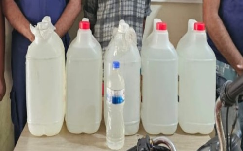 দর্শনায় কেরুজ বাংলামদসহ যুবক গ্রেপ্তার