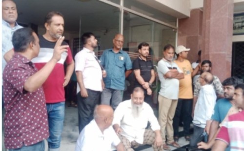 মেহেরপুর পৌরসভায় অচলাবস্থা, বেতন ছাড়াই ঈদ!