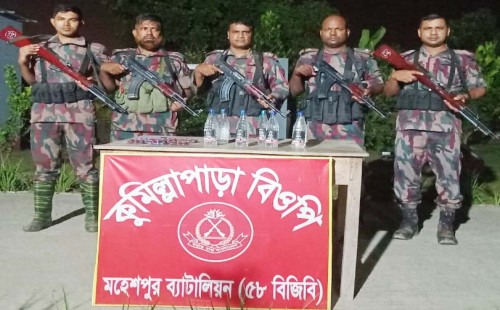 অনুপ্রবেশকারী ১১ বাংলাদেশি আটক