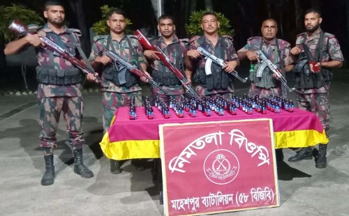 অনুপ্রবেশ চেষ্টাকালে ১২ বাংলাদেশি আটক