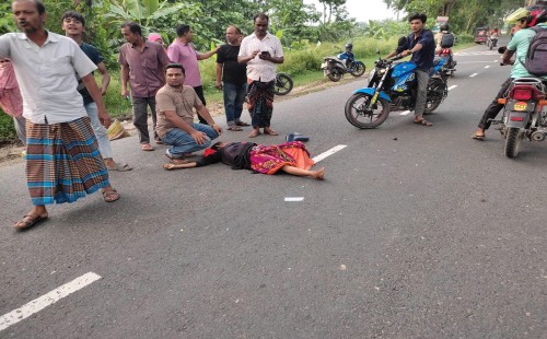 মোটরসাইকেলের ধাক্কায় পথচারী নারী নিহত