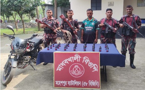 জীবননগর ও মহেশপুর সীমান্তে বিজিবির অভিযানে মাদক উদ্ধার