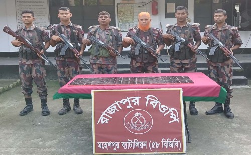 সীমান্তে ২ বাংলাদেশি নাগরিক আটক