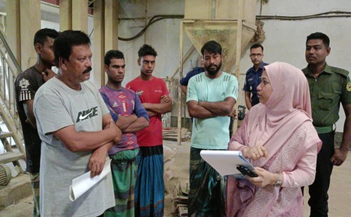 মহেশপুরে প্লাস্টিক বস্তায় চাল বাজারজাত করায় জরিমানা