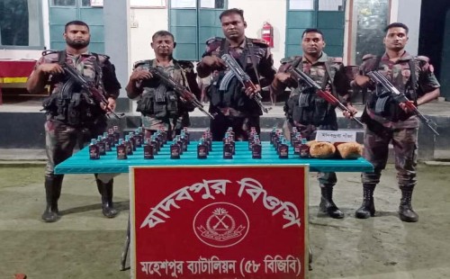 মহেশপুর সীমান্তে বিজিবির পৃথক অভিযানে মাদক উদ্ধার; ১২ বাংলাদেশী আটক