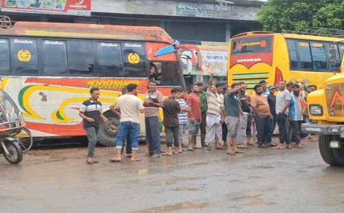 যশোর-চুয়াডাঙ্গা রুটে টানা পাঁচ দিন ধরে বাস চলাচল বন্ধ