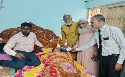 মরহুম মোশারফ হোসেনের পরিবারকে কল্যাণ তহবিলের টাকা প্রদান