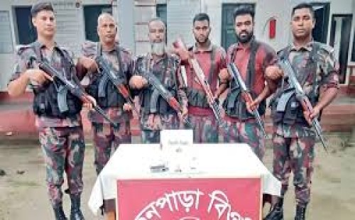 জীবননগর ও মহেশপুর সীমান্তে বিদেশি অস্ত্রের ঝনঝনানি
