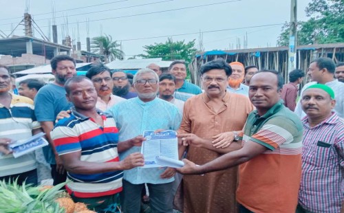 তারেক রহমানের ৩১ দফা প্রচারে লিফলেট বিতরণ