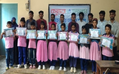 মেহেরপুরে বসুন্ধরা শুভসংঘের শিক্ষা উপকরণ বিতরণ