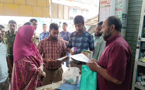 মহেশপুরে দুই ফার্মেসিকে ৬১ হাজার টাকা জরিমানা