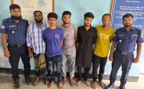 গাংনীর ধানখোলা সড়কে ককটেল ফাটিয়ে সংঘবদ্ধ ডাকাত দলের হানা