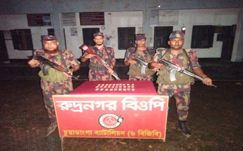 ৩০ লাখ টাকার মাদক-চোরাচালান পণ্য জব্দ