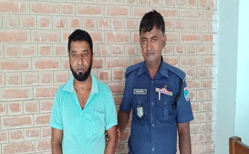 ১০ বছর পলাতক, অবশেষে আত্মসমর্পণ