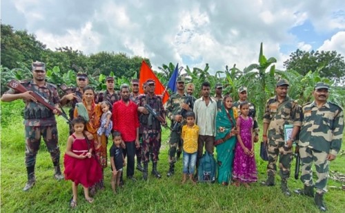 মুজিবনগর সীমান্তে পতাকা বৈঠকের মাধ্যমে ৯ বাংলাদেশিকে হস্তান্তর