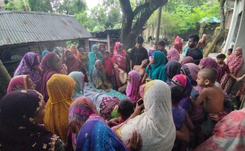 গাংনীতে ছাদ থেকে পড়ে এক নারীর মৃত্যু
