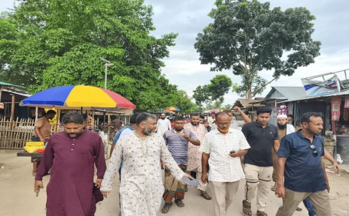 আলমডাঙ্গার বলিয়ারপুরে শরীফুজ্জামান শরীফের দিনভর জনসংযোগ