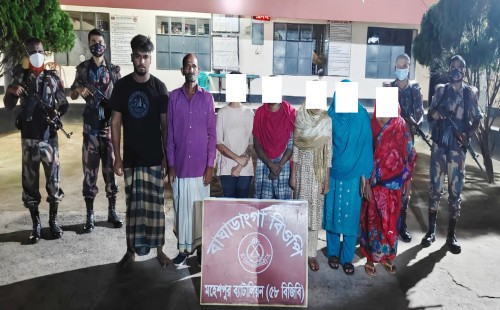 মহেশপুর সীমান্তে ৮ বাংলাদেশি আটক