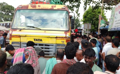 আলমডাঙ্গায় ট্রাকচাপায় সাইকেল ব্যবসায়ী নিহত
