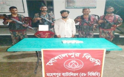 ৫ লাখ ভারতীয় জাল রুপিসহ বাংলাদেশি আটক