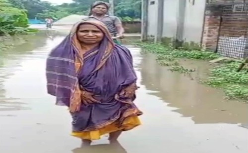 চুয়াডাঙ্গার আকন্দবাড়ীয়ায় রাস্তায় জলাবদ্ধতা; ভোগান্তি