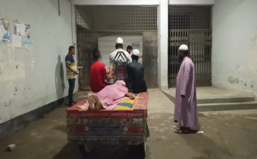 চুয়াডাঙ্গায় মাদ্রাসা ছাত্রের ডুব দিয়ে দম পরীক্ষা
