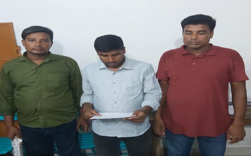আলমডাঙ্গায় অবরুদ্ধ অবস্থায় ৪ পরিবার