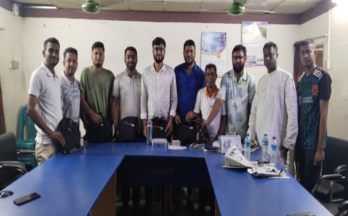 দশর্নায় হল্ট স্টেশনে ট্রেন থামাতে ভূমিকা রাখায় পুরস্কৃত  পাঁচ যুবক