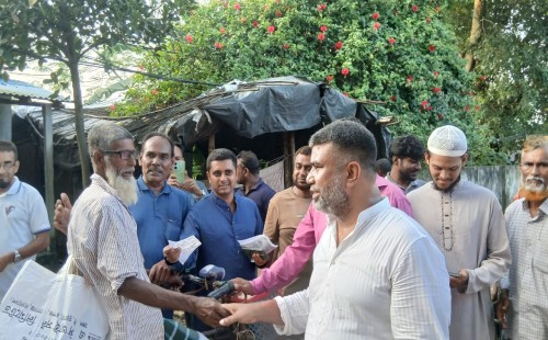 আলমডাঙ্গার ফরিদপুর ইউনিয়নে জনসংযোগকালে শরীফুজ্জামান