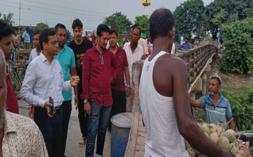 আলমডাঙ্গায় ফুটপাত দখলমুক্ত অভিযান