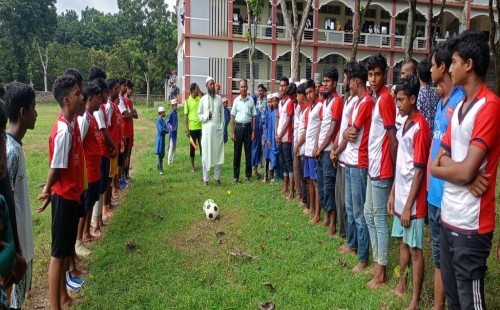 জান্নাতুল খাদরা দাখিল মাদ্রাসায় প্রীতি ফুটবল ম্যাচ
