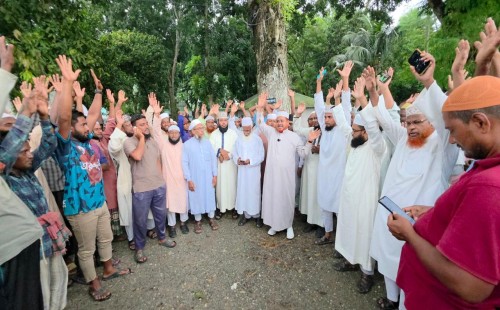 জীবননগরে গণসংযোগ ও শ্রমজীবী মানুষের সঙ্গে মতবিনিময়কালে রুহুল আমিন