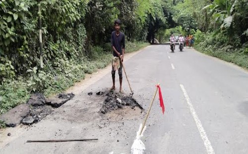 ১২ বার সংস্কারেও চুয়াডাঙ্গা-দর্শনা সড়ক চলাচলের অনুপযোগী