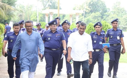 চুয়াডাঙ্গা পুলিশ লাইন্স আকষ্মিক পরিদর্শনে রেঞ্জ ডিআইজি রেজাউল হক