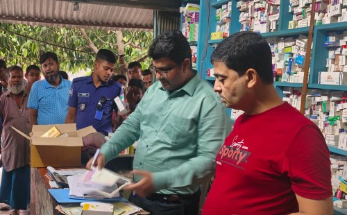 চুয়াডাঙ্গায় ওষুধ প্রশাসনের অভিযান