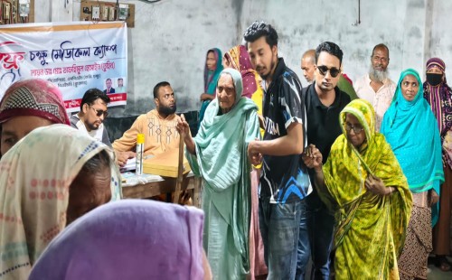 চুয়াডাঙ্গায় ফ্রি চক্ষু চিকিৎসা ক্যাম্প ও ওষুধ বিতরণ