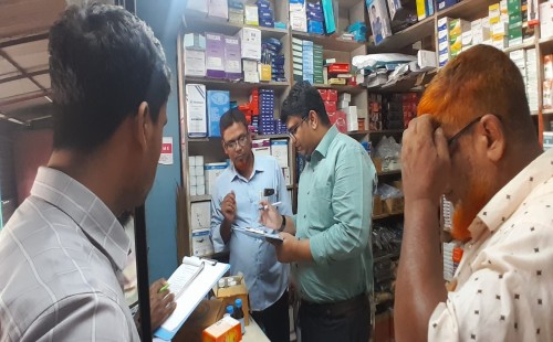 চুয়াডাঙ্গা পৌর শহরের দুই ফার্মেসিকে জরিমানা