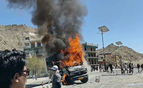 লাদাখে জেন-জিদের বিক্ষোভে রণক্ষেত্র