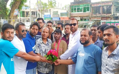 রোবট আবিষ্কার করে বিদেশে স্বর্ণপদক অর্জন করা দর্শনার কৃতি সন্তানকে পৌর বিএনপির পক্ষ থেকে সংবর্ধনা প্রদান
