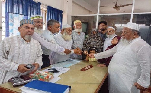 চুয়াডাঙ্গায় প্রয়াত আইনজীবীর পরিবারকে কল্যাণ তহবিলের টাকা প্রদান