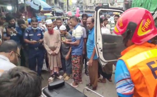 চুয়াডাঙ্গার বড়বাজারে ইজিবাইক থেকে পড়ে বৃদ্ধ আহত