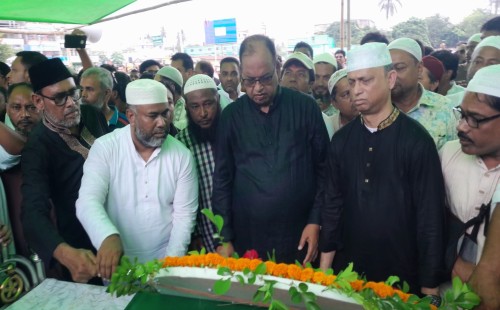 হাজারো মানুষের ভালোবাসা আর অশ্রুভেজা শ্রদ্ধায় চিরনিদ্রায় শায়িত মির্জা শিপলু