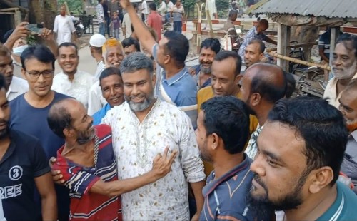 চুয়াডাঙ্গা-আলমডাঙ্গায় গণসংযোগে মানুষের ভালোবাসায় আপ্লুত শরীফুজ্জামান
