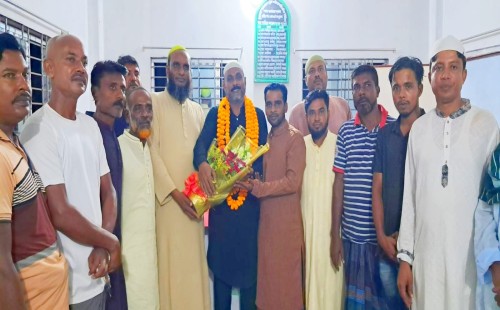দর্শনায় শ্রমিক ইউনিয়নের ভারপ্রাপ্ত সভাপতি খোকনকে সংবর্ধনা
