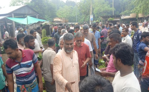 আলমডাঙ্গার মুন্সিগঞ্জে ধানের শীষের প্রচারণাকালে শরীফুজ্জামান শরীফ