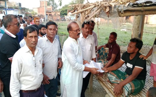 মেহেরপুরে মনোনয়ন প্রত্যাশী আমিরুলের পথসভা ও লিফলেট বিতরণ
