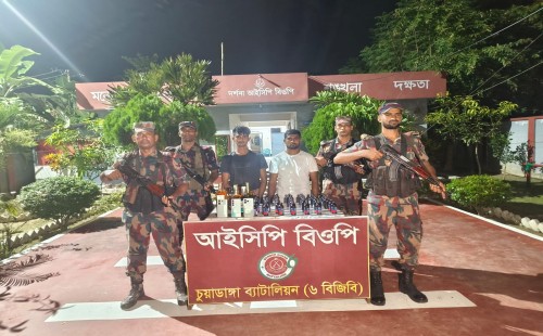 দর্শনা সীমান্তে ফেনসিডিল ও মদসহ দুই সহোদর আটক