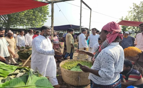সকালে মা-বাবার কবর জিয়ারতের পর দিনব্যাপী শরীফুজ্জামানের কর্মসূচি